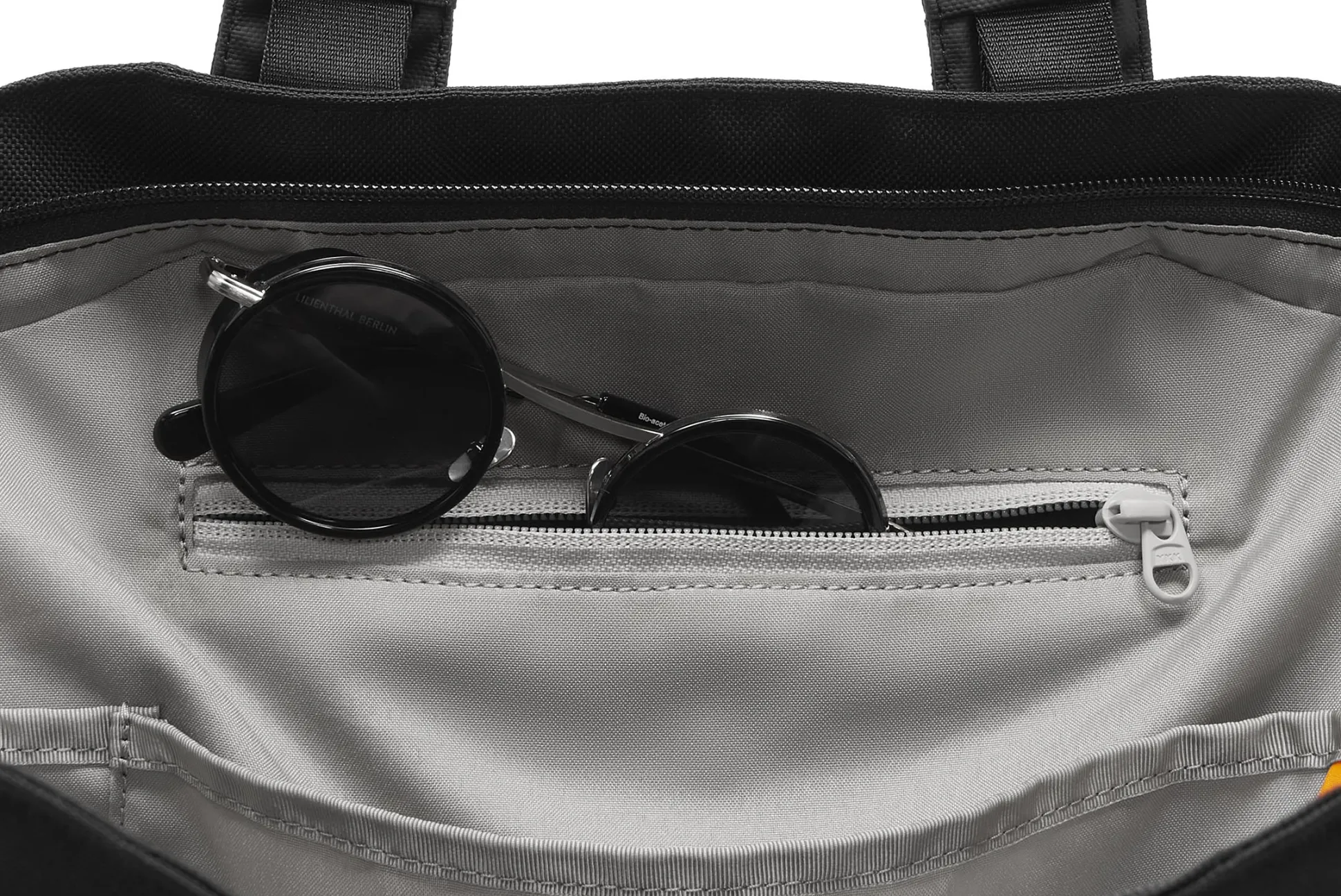 Konfiguration:Urbaneer Totebag + Flap & Handle>Lilienthal Berlin Hot